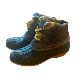 Khombu Sofia Grey and Yellow Duck Boots Women's Size 10